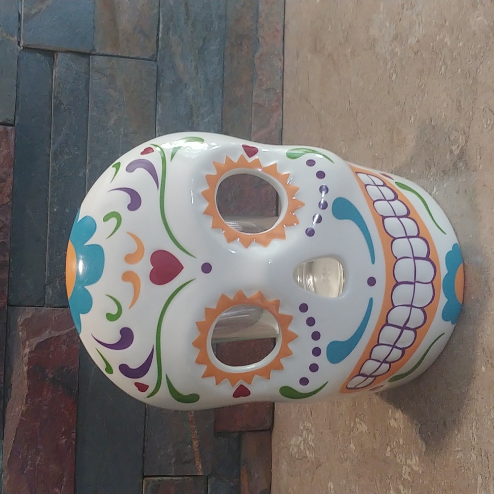 Skeleton mask tealight holder
